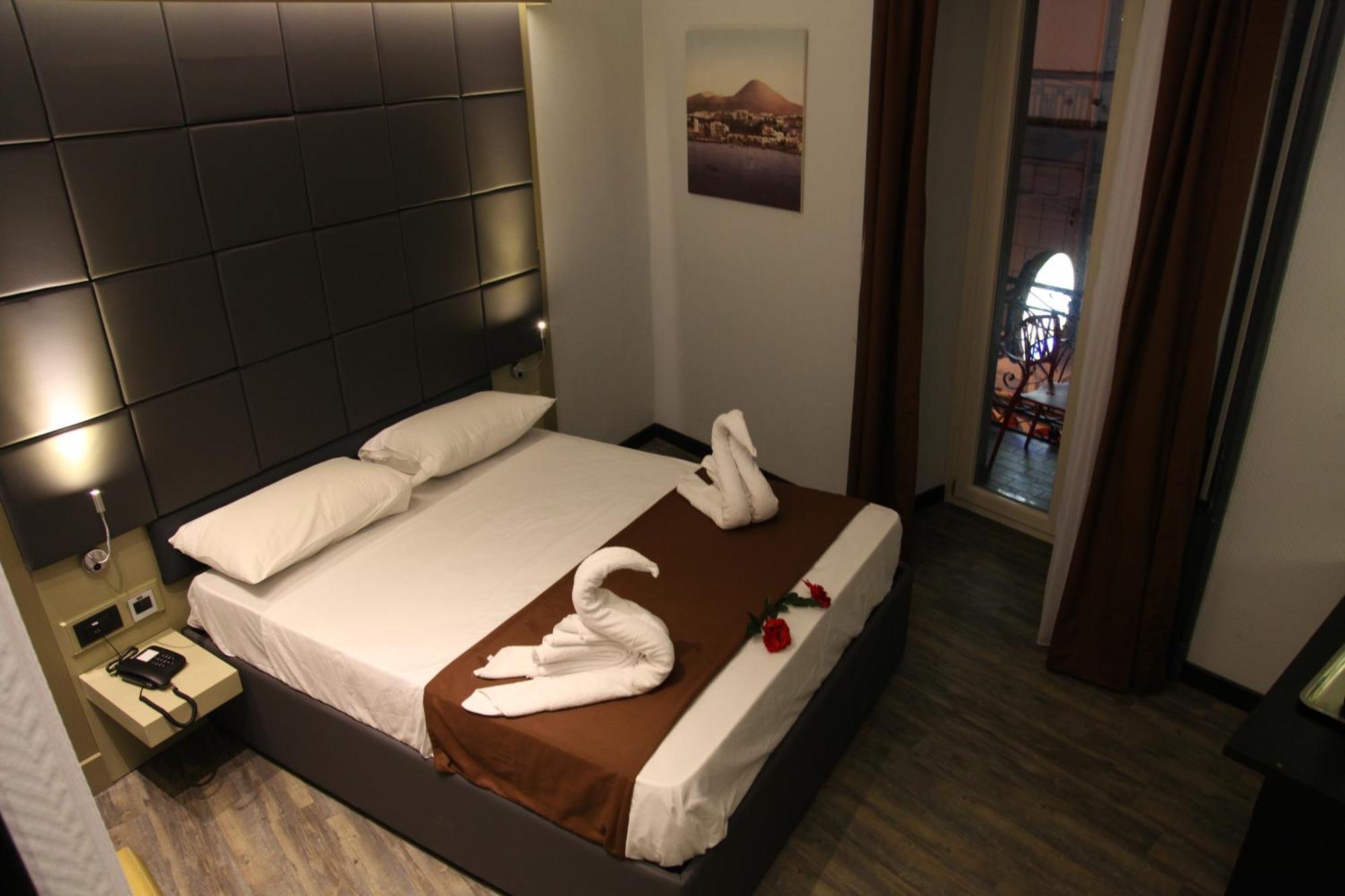נאפולי Dolce Vita Rooms מראה חיצוני תמונה